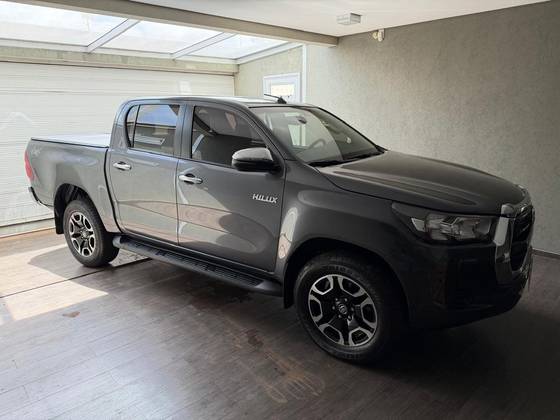 TOYOTA HILUX 2.8 D-4D TURBO DIESEL CD SRV 4X4 AUTOMÁTICO